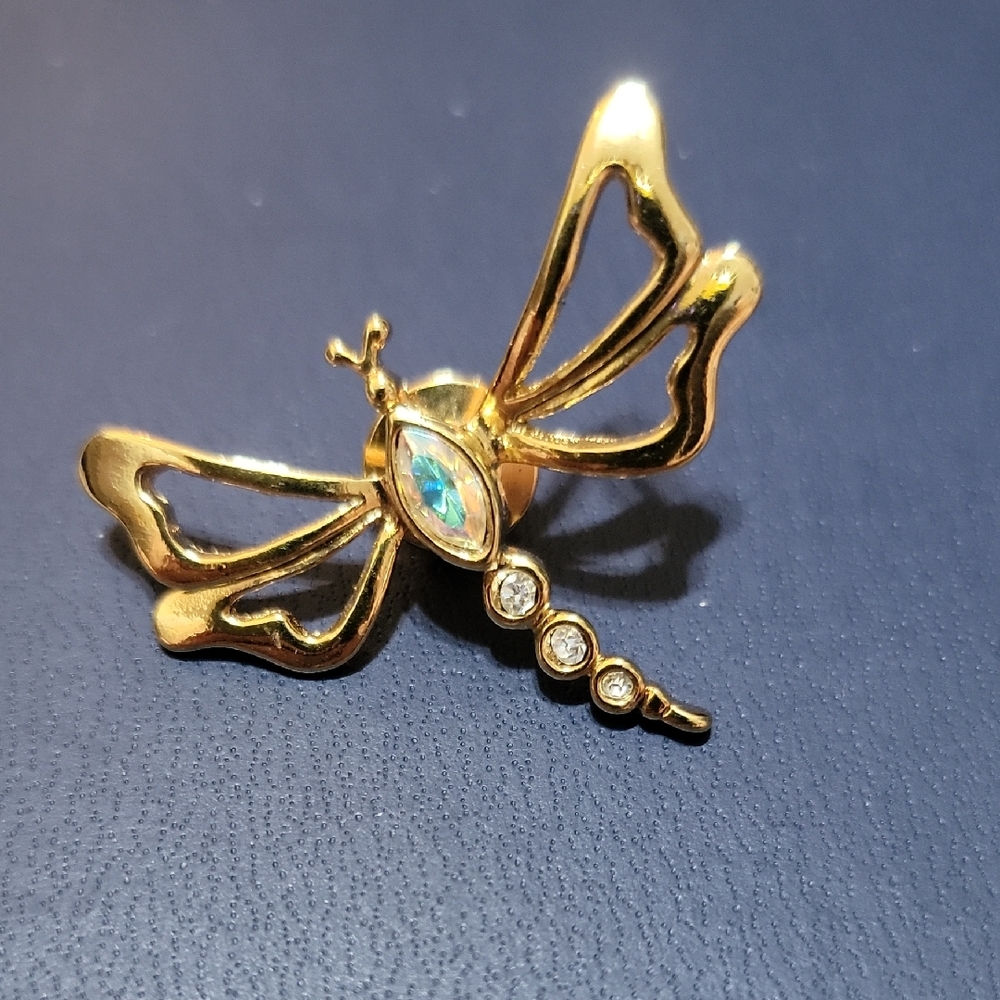 Elegant Gold Dragonfly Brooch